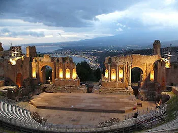 Comeinsicily - Al Teatro Taormina Italy